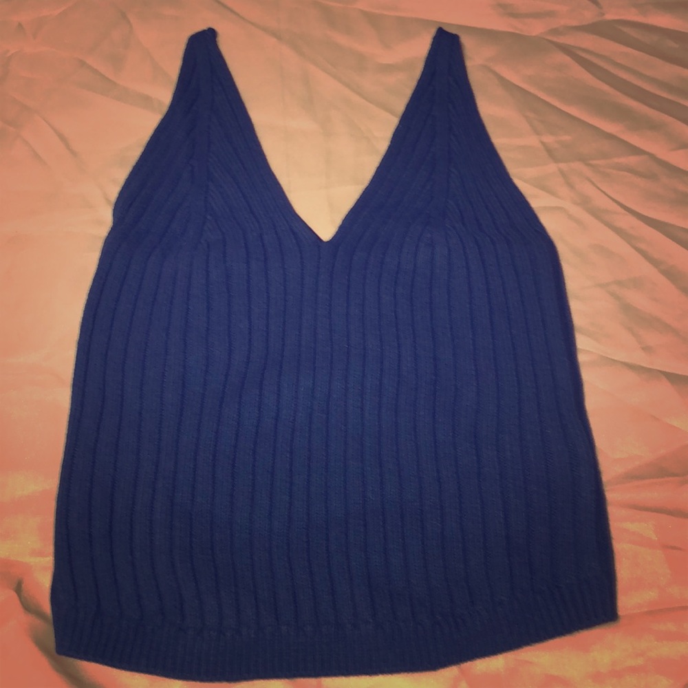 🆕 V-Neck Cropped Sweater Cami!